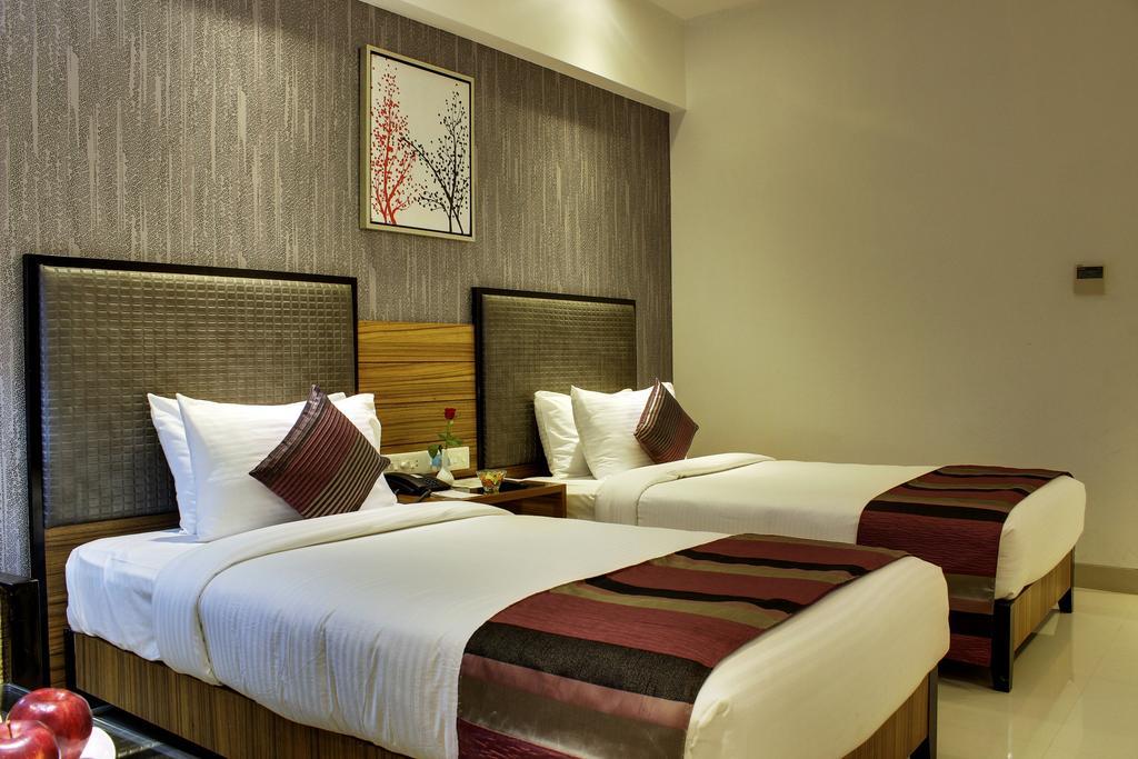 Hotel Suba Grand Dahej Buitenkant foto