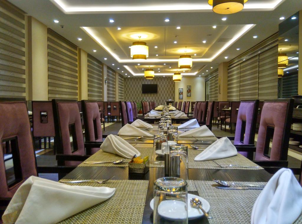 Hotel Suba Grand Dahej Buitenkant foto