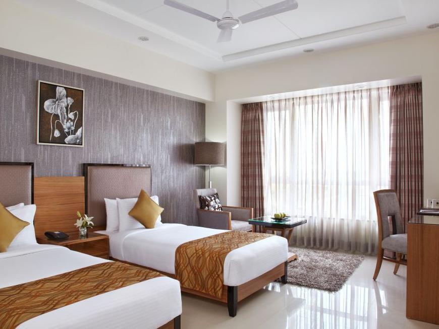 Hotel Suba Grand Dahej Buitenkant foto
